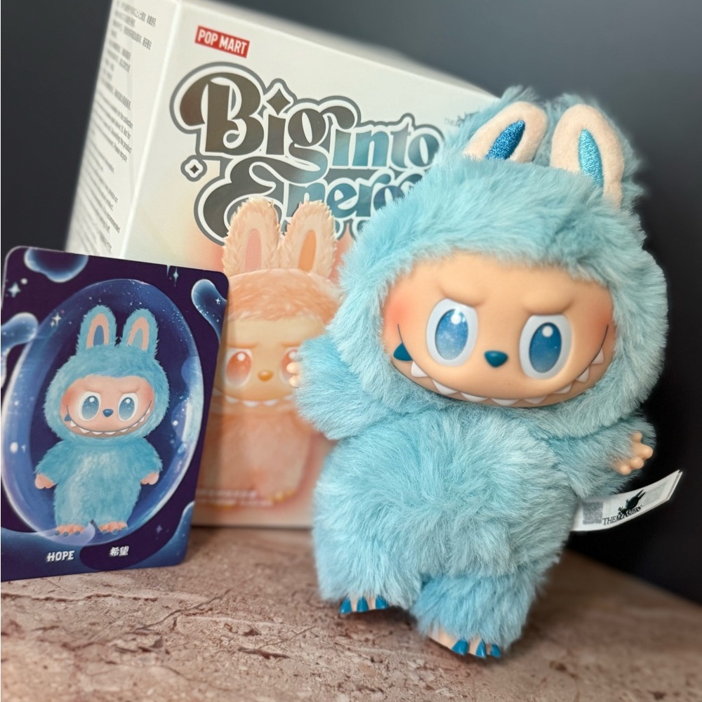 AUTHENTIC NEW Pop Mart LABUBU Big Into
Energy Vinyl Plush - HOPE